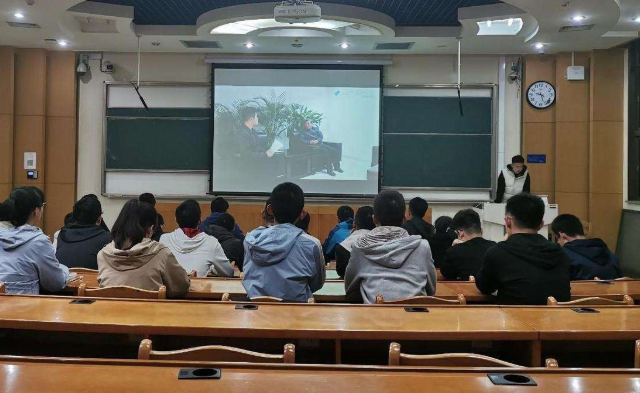 要闻：唯品会金秋助学 圆193名贫困学子的大学梦